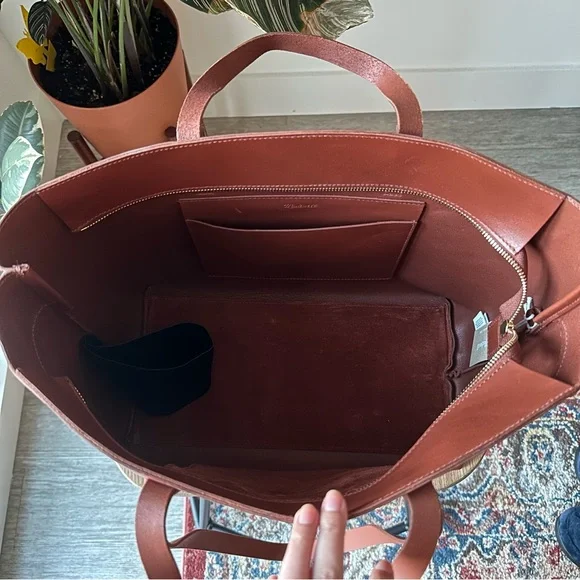 Madewell the Zip Top Essential Tote in Warm Cinnamon - Picture 4 of 15